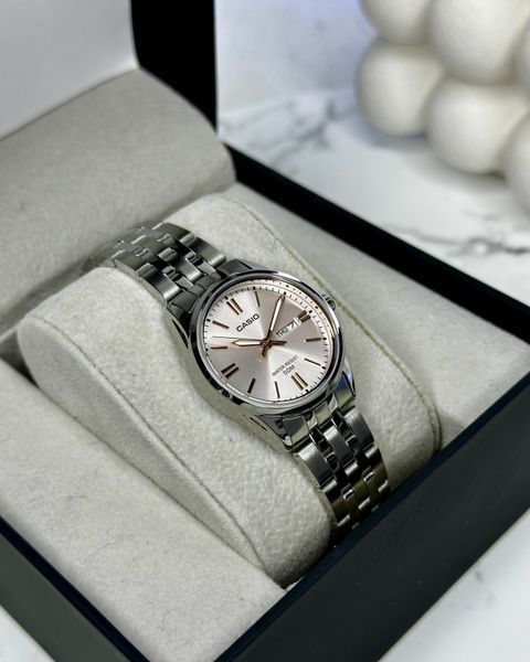 Casio LTP-1335D-4AVDF LTP-1335D-4AVDF foto