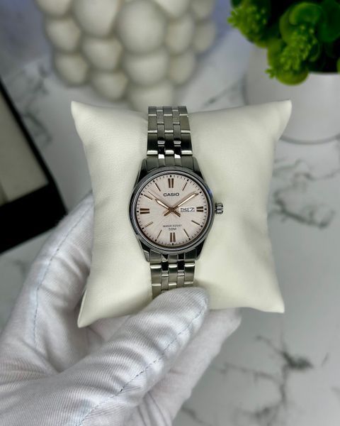 Casio LTP-1335D-4AVDF LTP-1335D-4AVDF foto
